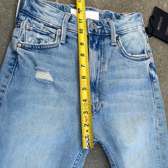 NWT MOTHER High Waisted Rider Skimp Jeans in The Confession - Picture 14 of 15